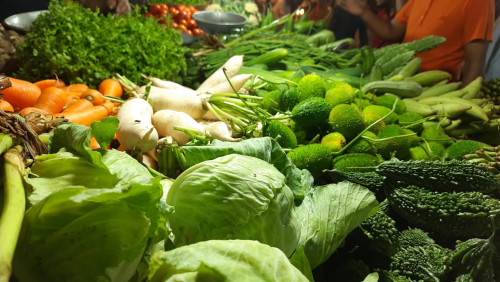 সবজিতে স্বস্তি, কমছে না মাছ-মাংসের দাম