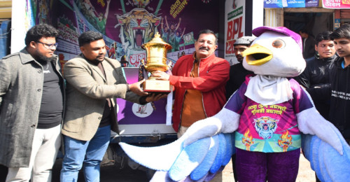 প্রথমবার প্রদর্শনের জন্য রাজশাহী এলো বিপিএলের ট্রফি