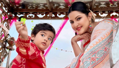 ছেলের সঙ্গে ‘প্রজাপতি খেলা’য় পরীমণি