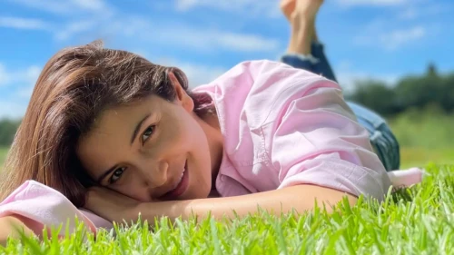 ভারতের সঙ্গে দূরত্ব বাড়াচ্ছেন আনুশকা