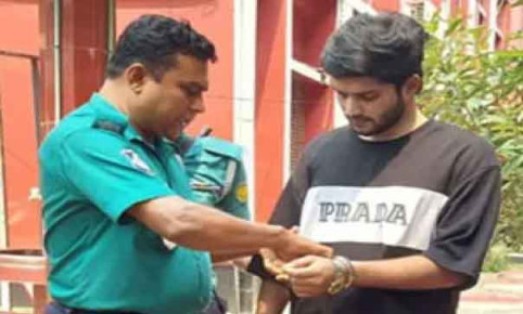 রাজশাহী কলেজে ছাত্রলীগ কর্মী আশিককে পুলিশে সোপর্দ