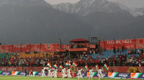 ‘আইপিএল চলবে’ ঘোষণা দিলেও দুশ্চিন্তায় কর্তৃপক্ষ