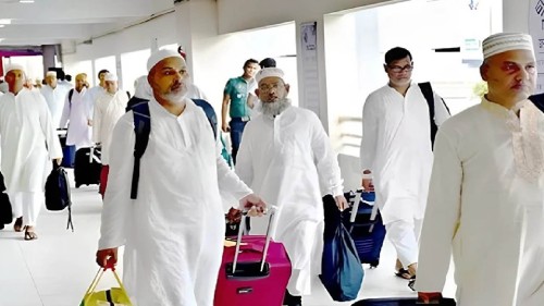 দেশে ফিরেছেন ৩২ হাজার ৩৭০ হাজি