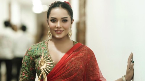 বিয়ের ক্ষেত্রে সময় নিচ্ছেন মাহি