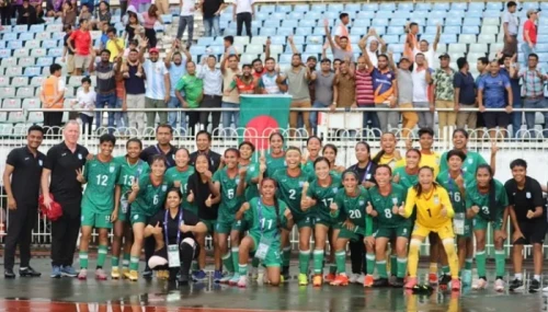 দেশে ফিরেই সংবর্ধনা পাচ্ছে নারী ফুটবল দল