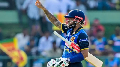 মেন্ডিসের ব্যাটে চড়ে বড় সংগ্রহের পথে লঙ্কানরা