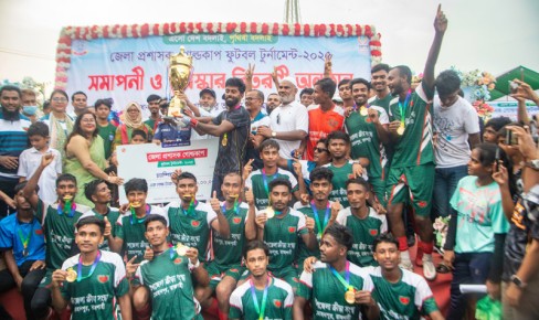 রাজশাহীতে জেলা প্রশাসক গোল্ডকাপ ফুটবল টুর্নামেন্টে মোহনপুর চ্যাম্পিয়ন