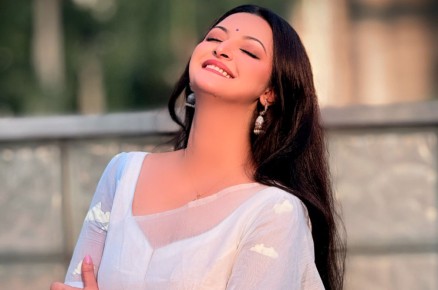 কার সঙ্গে সমুদ্রস্নানে যাচ্ছেন পরীমণি?