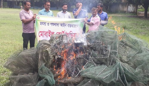দুর্গাপুরে ভ্রাম্যমাণ আদালতের অভিযানে বিপুল পরিমাণ অবৈধ রিং জাল ধ্বংস