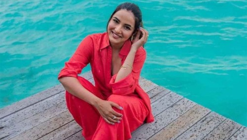 ‘হোটেলে নিয়ে দরজা বন্ধ করে দেন মদ্যপ পরিচালক’