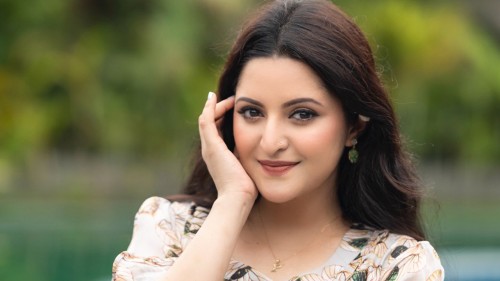 কীসের ইঙ্গিত দিলেন পরীমণি?