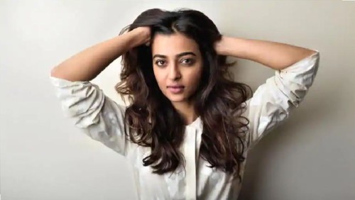 চা-কফি নয়, বিশেষ পানীয় পান করেন রাধিকা