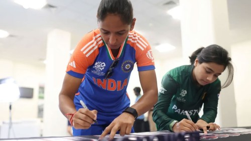 নারী বিশ্বকাপেও পাকিস্তানিদের সঙ্গে হাত মেলাবেন না ভারতীয়রা?