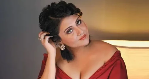 ‘ছাগলদের কমেন্টের আর রিপ্লাই দেবেন না স্বস্তিকা’