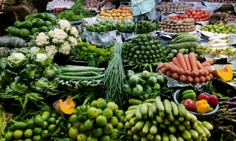 কাঁচাবাজারে উত্তাপ, বিপাকে ক্রেতা