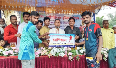 পবায় হরিষার ডাইং মিনিবার ফুটবলে চ্যাম্পিয়ন সাকিব একাদশ