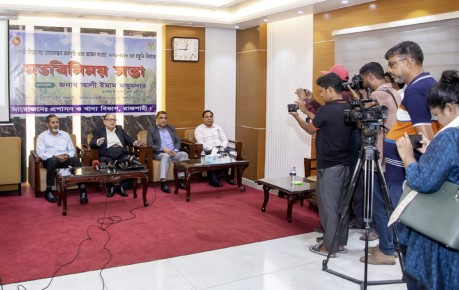 কৃষকদের বাদ দিয়ে খাদ্য নিরাপত্তা নিশ্চিত হবে না : রাজশাহীতে খাদ্য উপদেষ্টা