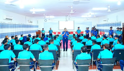 নির্বাচনী দায়িত্ব পালনে পেশাদারিত্ব বজায় রাখতে হবে