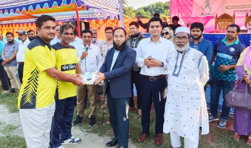 তারুণ্যের উৎসব উপলক্ষে পবায় শুরু  ইউএনও কাপ ফুটবল