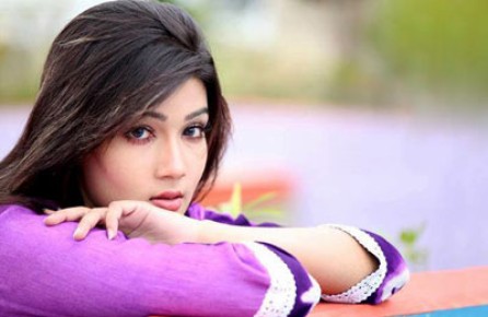 কোথায় রাত কাটাচ্ছেন মাহি?