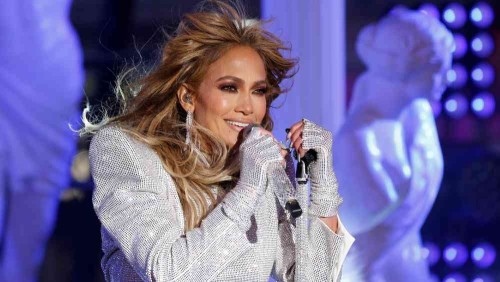 বিয়েতে গান গেয়ে কত নিলেন জেনিফার