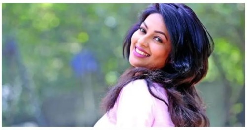 বলিউডের পথে রুক্মিণী