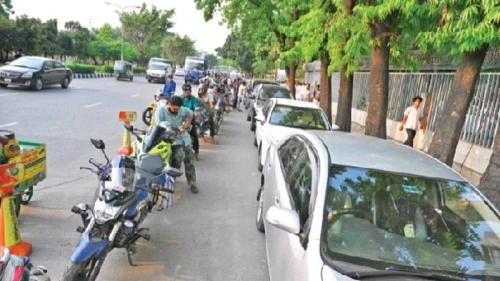 জ্বালানি তেলের লাইনেই সব সময় চলে যাচ্ছে