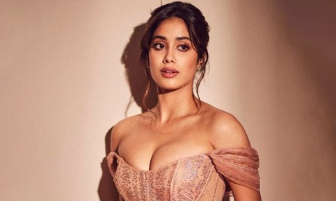 মুখ খুললেন জাহ্নবী