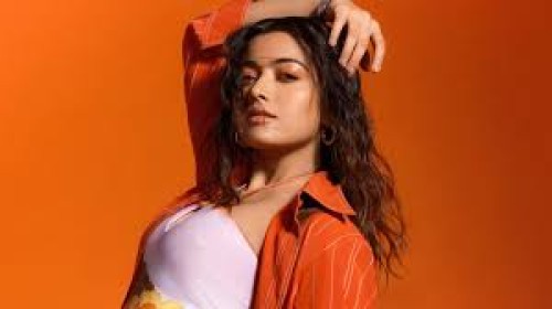 বিয়ের পর বিমানবন্দরে অন্যরূপে রাশমিকা