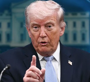 হরমুজে টোল আদায় না করতে ইরানকে হুঁশিয়ারি ট্রাম্পের