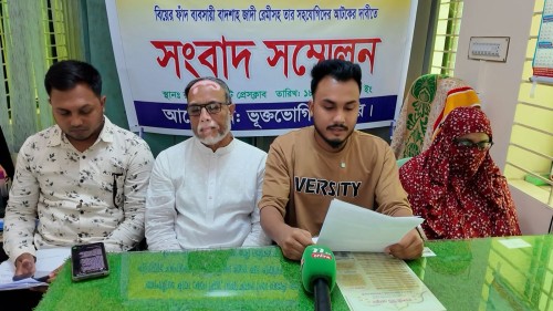 মেয়েকে পড়াতে গিয়ে মায়ের ফাঁদে যুবক