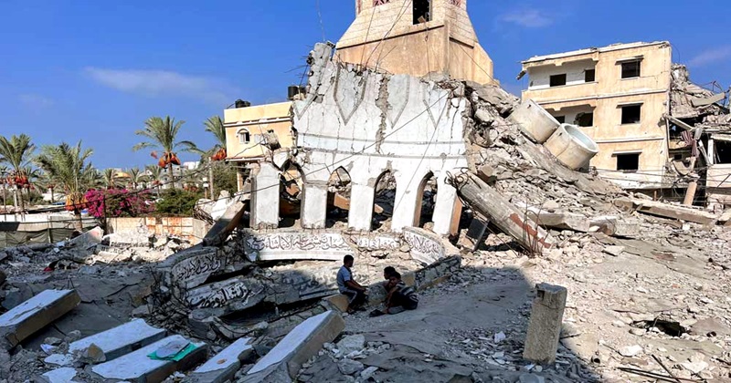 গাজায় মসজিদ-স্কুলে ইসরায়েলি বিমান হামলা, নিহত ২৪