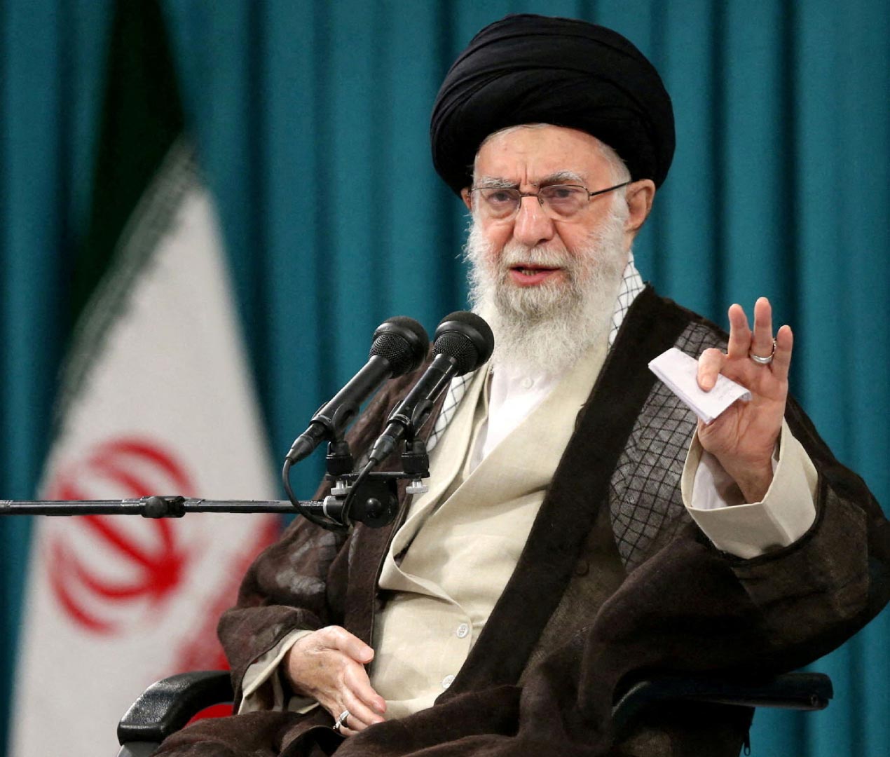 যোদ্ধাদের প্রতিরোধ মানে ইসরায়েলের পরাজয় : খামেনি