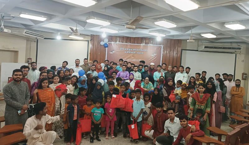 রাজশাহী বিশ্ববিদ্যালয়ে সুবিধাবঞ্চিত শিশুদের ইদবস্ত্র বিতরণ