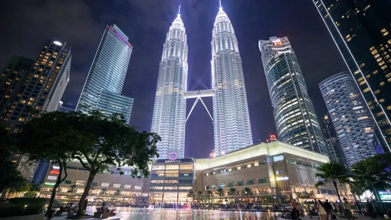 মালয়েশিয়ায় নারীসহ ৩৯৬ বাংলাদেশি আটক