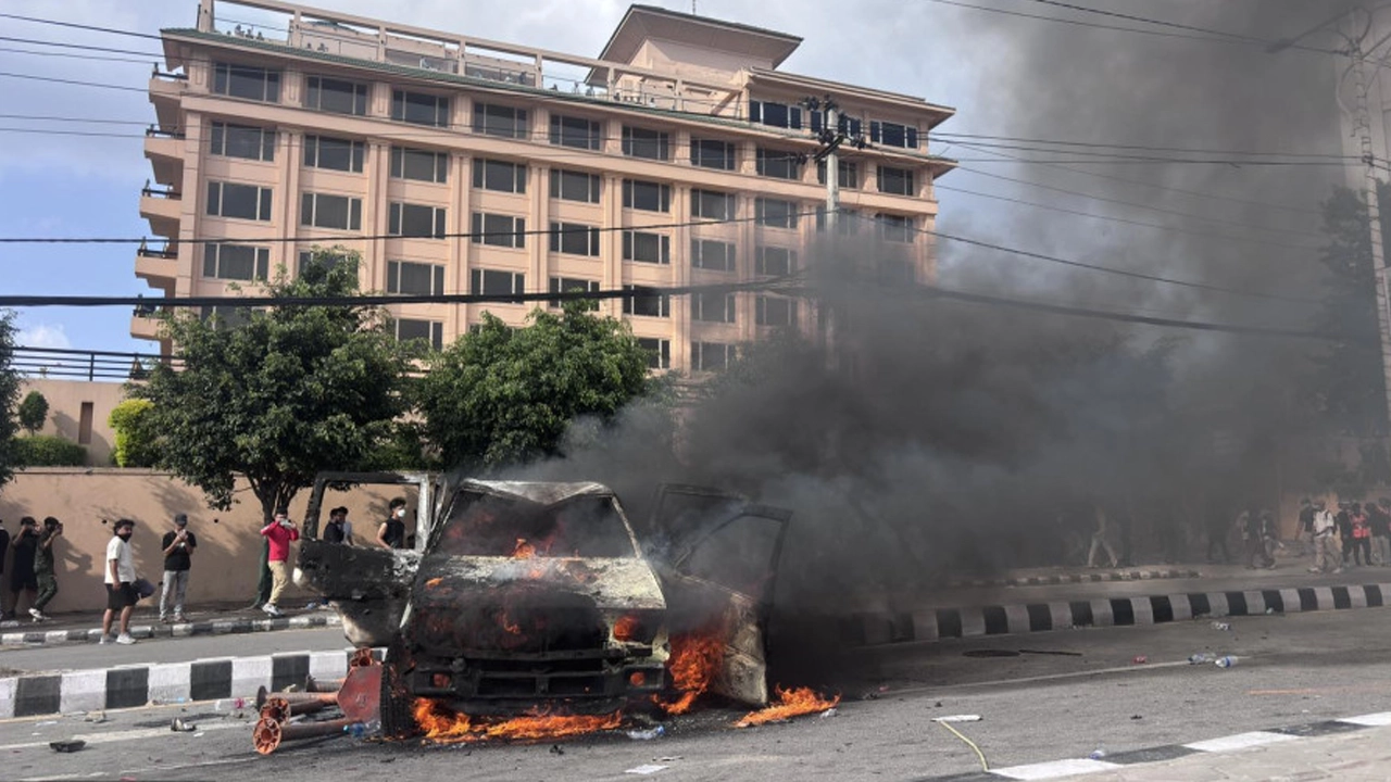 ‘জেন-জি’ বিক্ষোভে রক্তাক্ত নেপাল, নিহত ১৪
