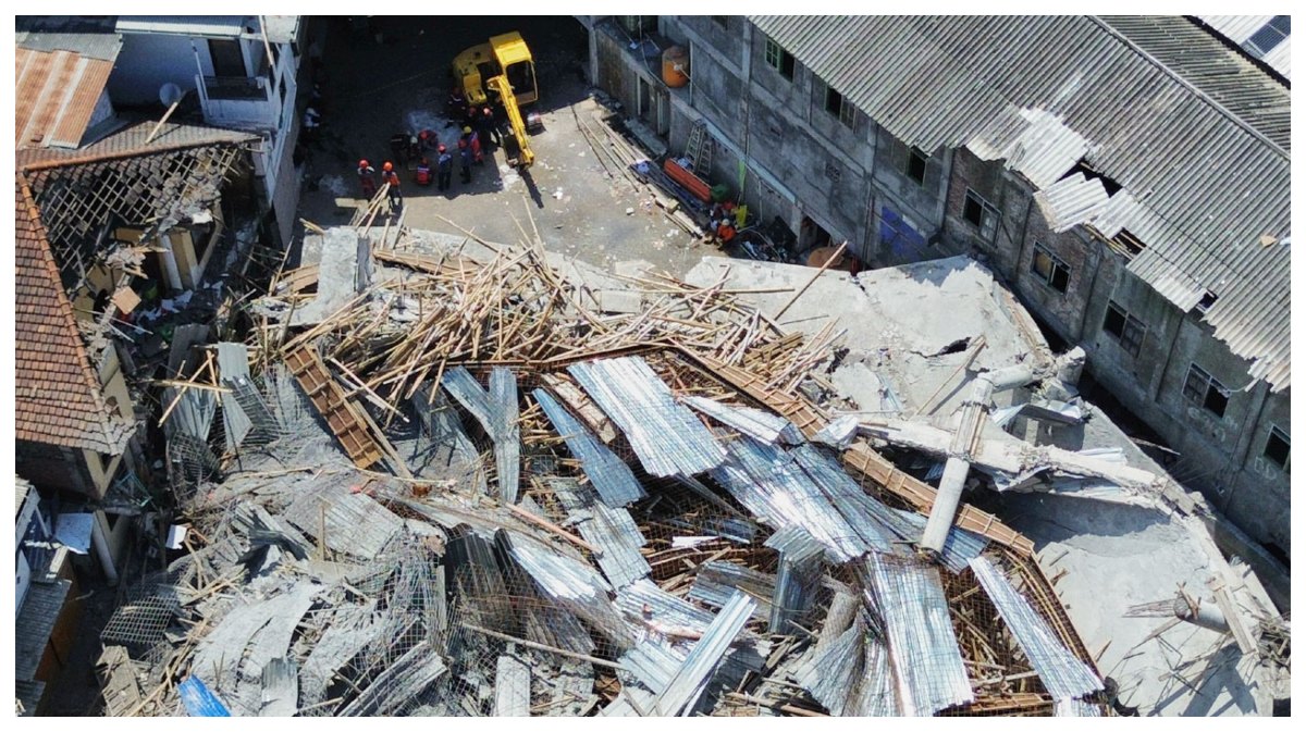 ইন্দোনেশিয়ায় স্কুলভবন ধস, নিহত ৫০