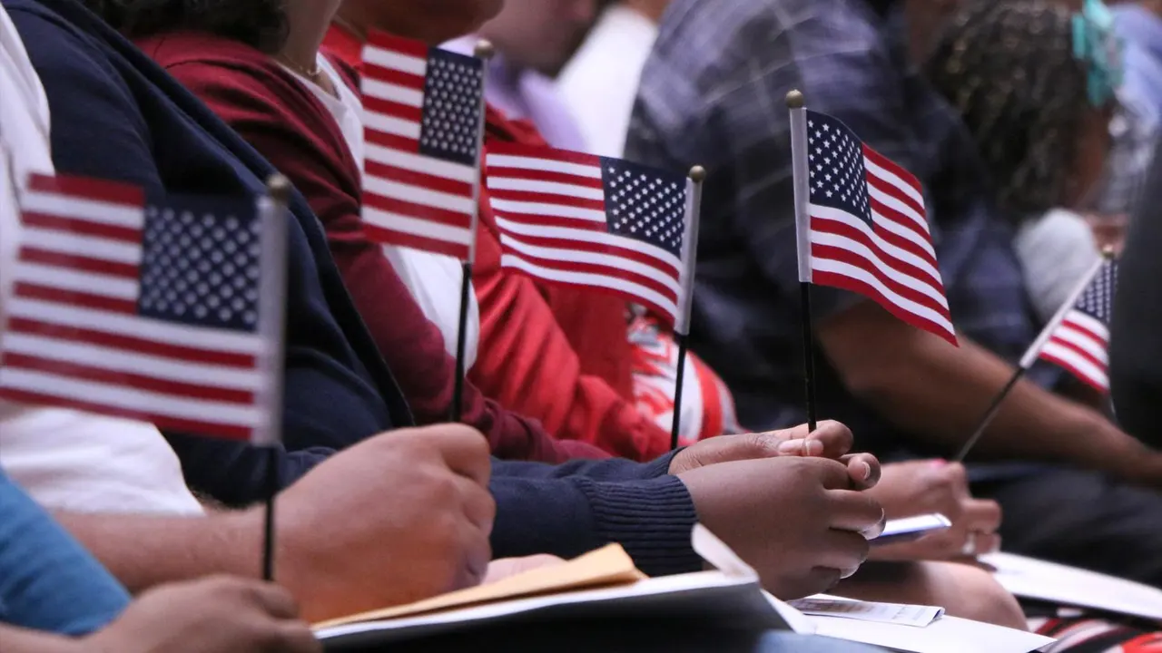 সব আশ্রয় আবেদনের সিদ্ধান্ত স্থগিত করল যুক্তরাষ্ট্র