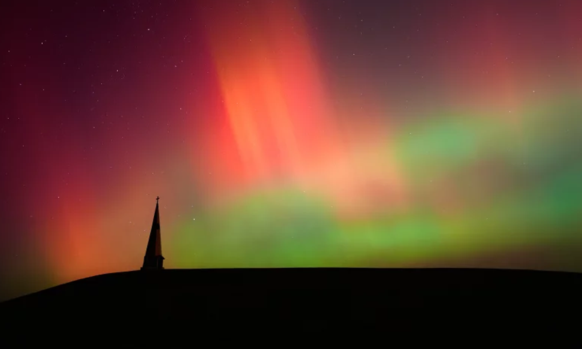 পৃথিবীতে আঘাত হানতে পারে শক্তিশালী সৌরঝড়