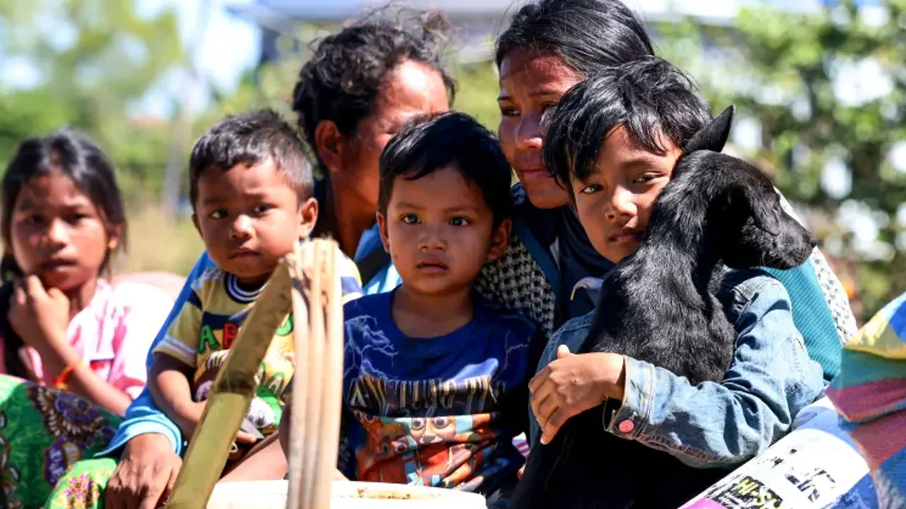 অবশেষে যুদ্ধবিরতিতে থাইল্যান্ড-কম্বোডিয়া