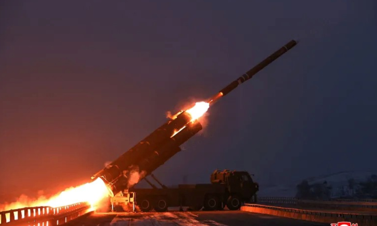 দূরপাল্লার ক্রুজ ক্ষেপণাস্ত্র উৎক্ষেপণ তদারকি কিমের