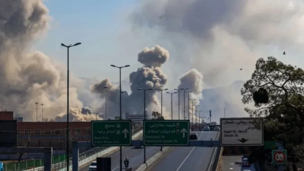ইরানে অ্যাম্বুলেন্স স্টেশন ও খেলার মাঠে বিমান হামলা, নিহত ২০