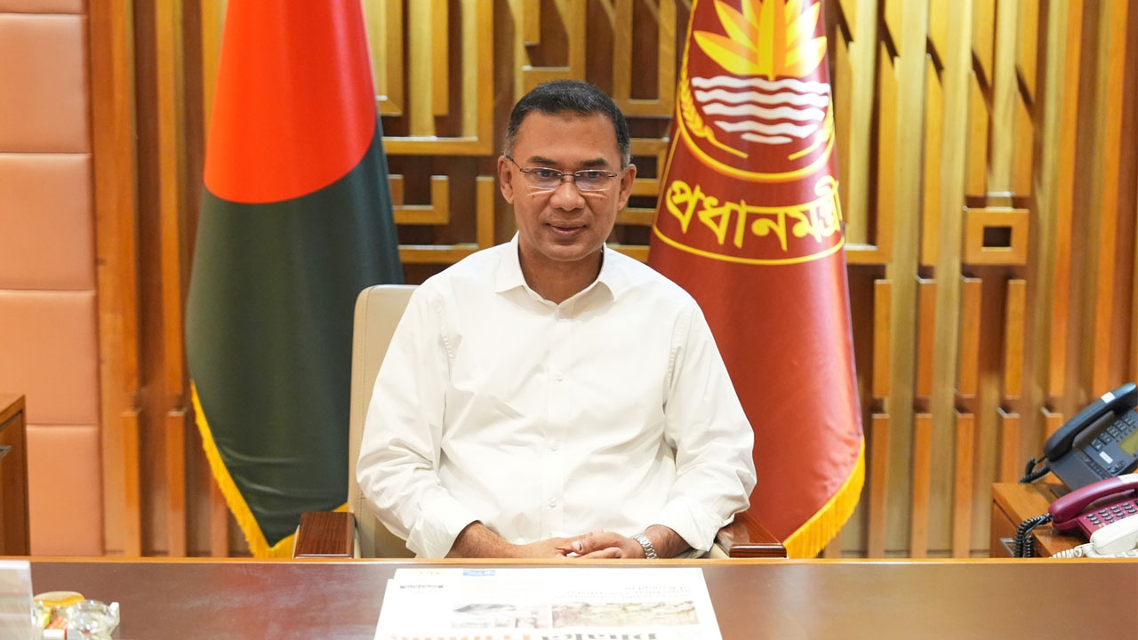 ঈদের ছুটিতেও বাসভবন থেকে দাপ্তরিক কাজে সক্রিয় প্রধানমন্ত্রী