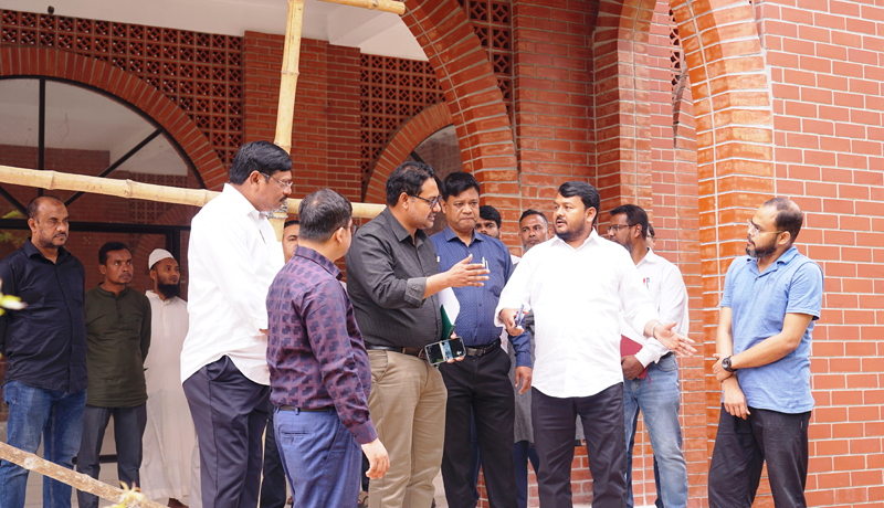 রাজশাহী কেন্দ্রীয় উদ্যান ও চিড়িয়াখানার উন্নয়নমূলক কাজ পরিদর্শনে রাসিক প্রশাসক