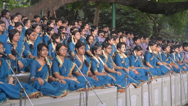 অসহিষ্ণু সময়ে শান্তির আকাঙ্ক্ষায় বটমূলে ছায়ানটের বর্ষবরণ