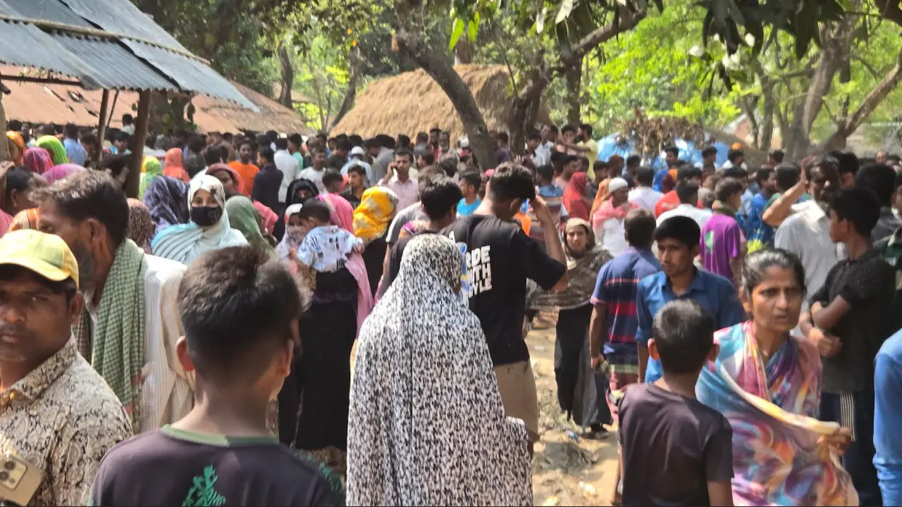নওগাঁয় একই পরিবারের চারজনকে গলাকেটে হত্যা