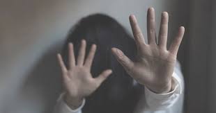 চারঘাটে পপকর্ন বিক্রেতাকে পিটিয়ে স্ত্রীকে ধর্ষণের অভিযোগ