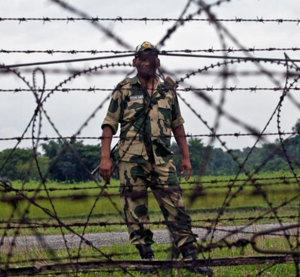 বাংলাদেশ সীমান্তে বিষধর সাপ ও কুমির মোতায়েনের পরিকল্পনা ভারতের