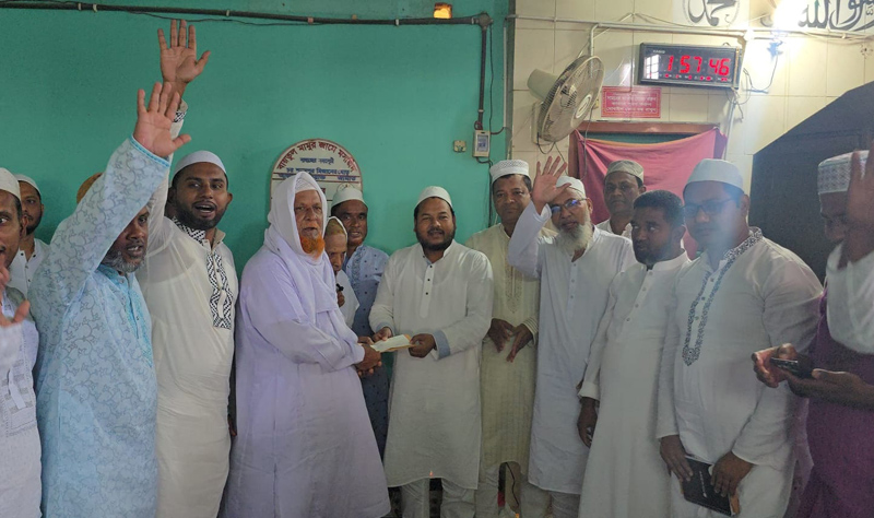 নগরীর বাইতুল মামুর জামে মসজিদে ৫ লাখ টাকার অনুদান দিলেন রাসিক প্রশাসক