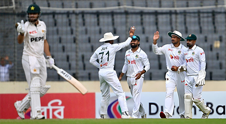২৭ রানের লিড পেলো বাংলাদেশ, মিরাজের ফাইফার